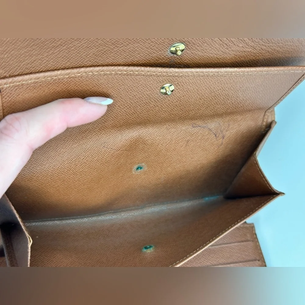 Louis Vuitton International Wallet - Picture 12 of 14